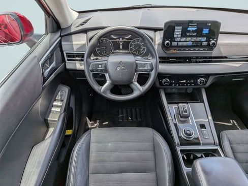 Used 2023 Mitsubishi Outlander SE FWD image 15