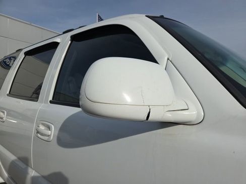 Used 2003 GMC Yukon XL Denali image 11