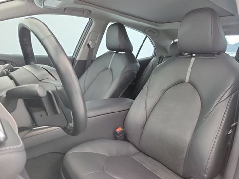 Used 2022 Toyota Camry XSE FWD image 17