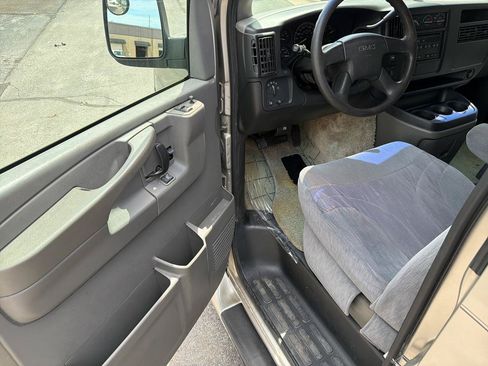 Used 2003 GMC Savana 1500 w/ Preferred Equipment Group 3 RWD image 10