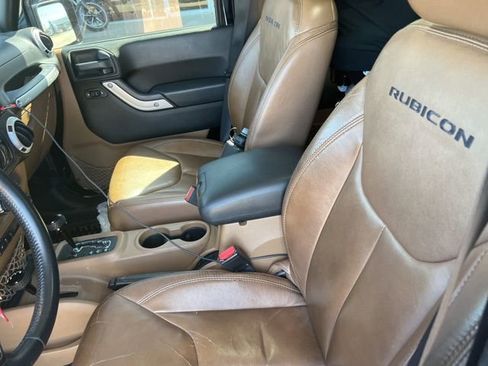 Used 2014 Jeep Wrangler Unlimited Rubicon w/ Connectivity Group image 5