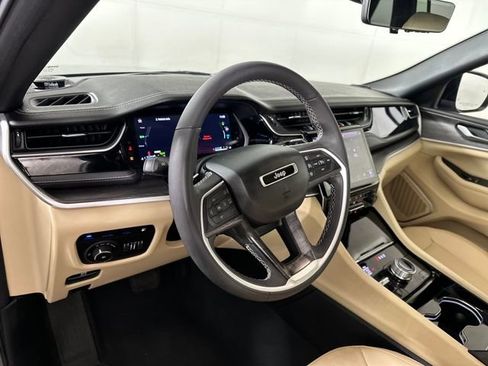 Used 2023 Jeep Grand Cherokee 4WD 4xe w/ Luxury Tech Group II image 13