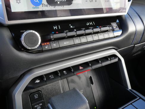 Used 2025 Toyota Tundra Platinum image 23