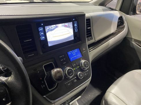 Used 2017 Toyota Sienna XLE w/ XLE Navigation Package FWD image 7