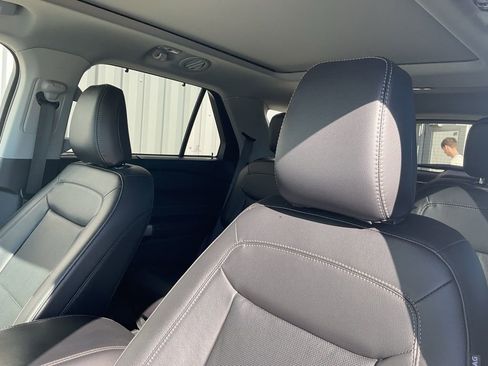 Used 2023 Ford Explorer Limited w/ Equipment Group 301A image 9