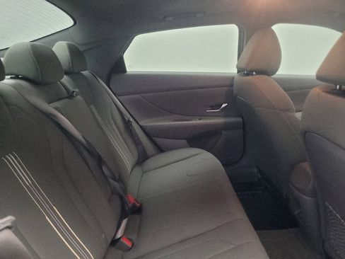 Used 2025 Hyundai Elantra SEL FWD image 19