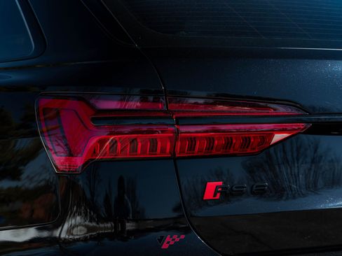 Used 2021 Audi RS 6 w/ Carbon Optic Package image 33