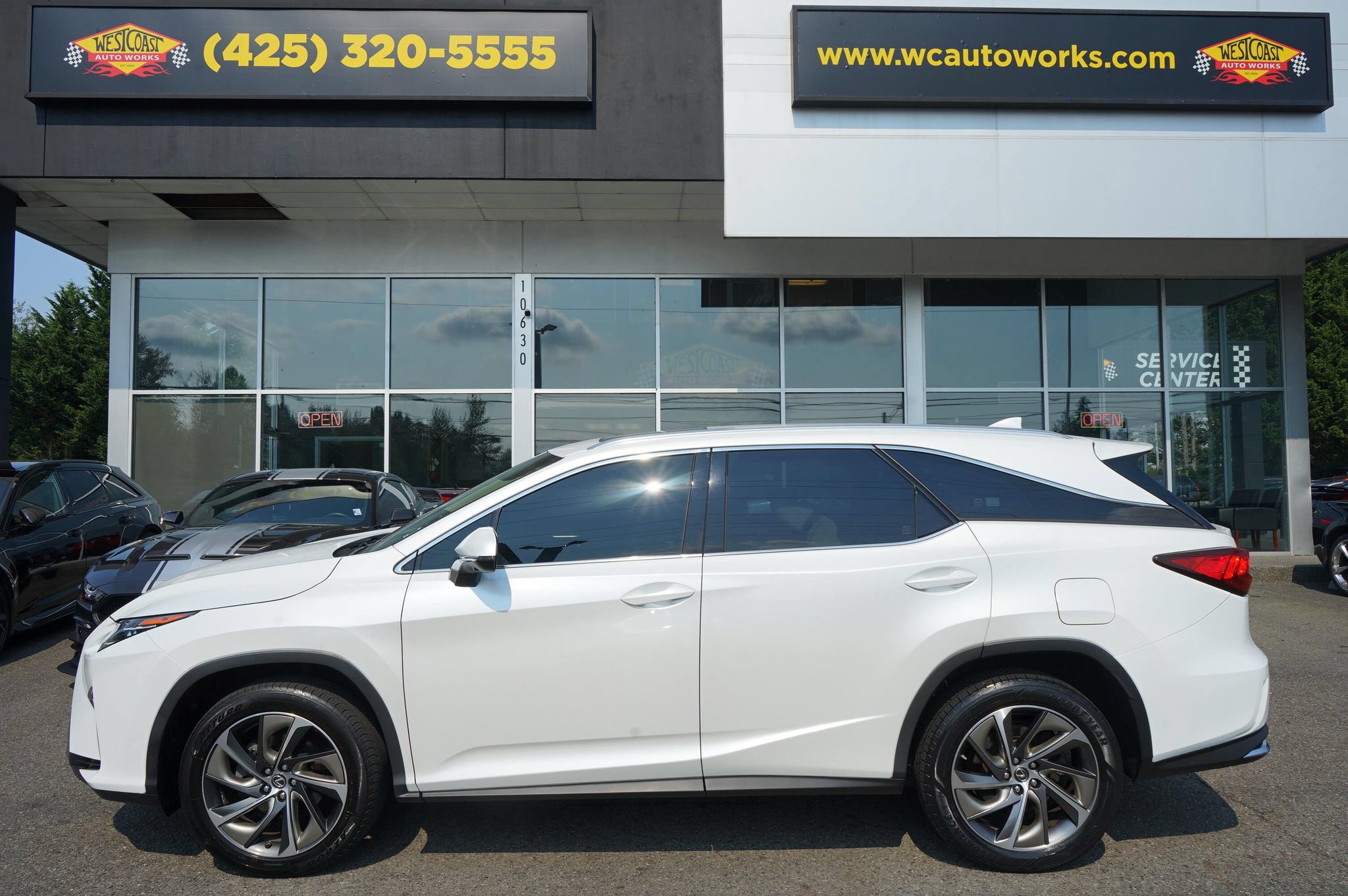 Used 2019 Lexus RX 350L Luxury w/ Accessory Package AWD/4WD image 2