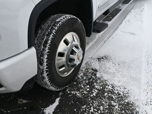 Used 2024 Chevrolet Silverado 3500 High Country w/ Technology Package image 13