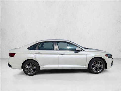 Used 2022 Volkswagen Jetta SE image 4