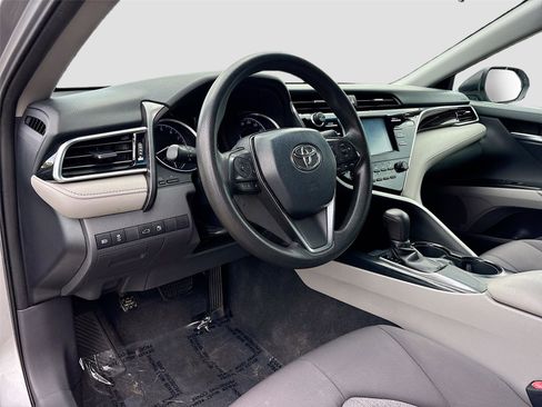 Used 2018 Toyota Camry LE FWD image 9