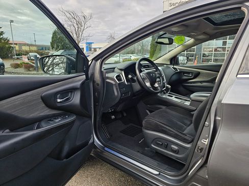 Used 2018 Nissan Murano SV w/ Premium Package image 16