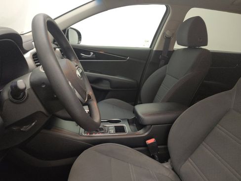Used 2019 Kia Sorento FWD V6 image 17