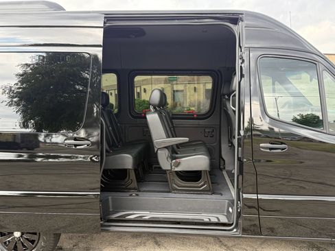 Used 2024 Mercedes-Benz Sprinter 2500 image 10