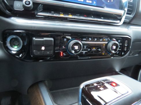 Used 2023 Chevrolet Silverado 1500 High Country w/ High Country Premium Package image 26