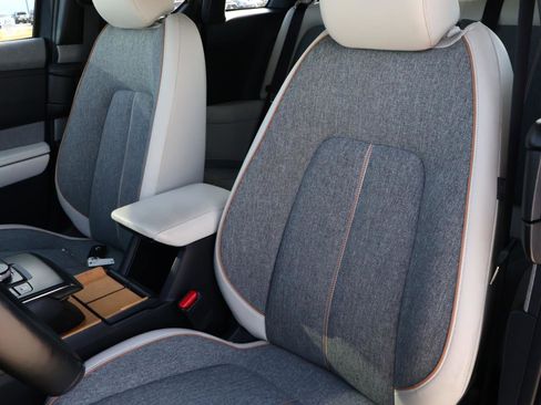 Used 2022 MAZDA MX-30 Electric w/ Premium Plus Pkg image 13