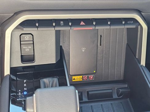 Used 2026 Toyota Tundra Limited AWD/4WD image 17