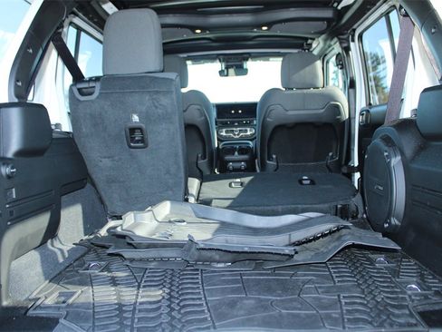 Used 2025 Jeep Wrangler Unlimited Rubicon w/ Technology Group image 13