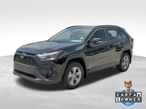 Used 2025 Toyota RAV4 XLE AWD/4WD image 1