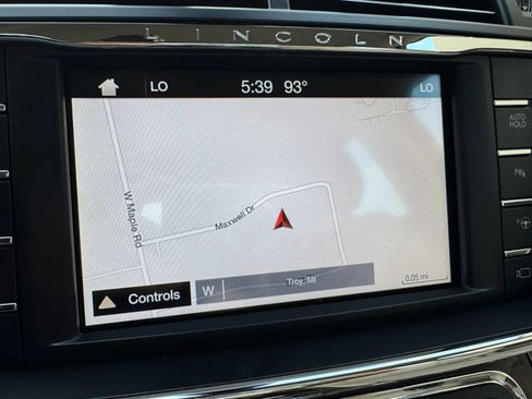 Used 2017 Lincoln Continental Select w/ Technology Package FWD image 19