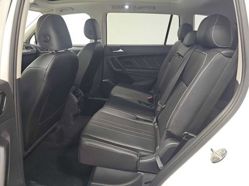 Used 2023 Volkswagen Tiguan SE w/ Panoramic Sunroof Package FWD image 13