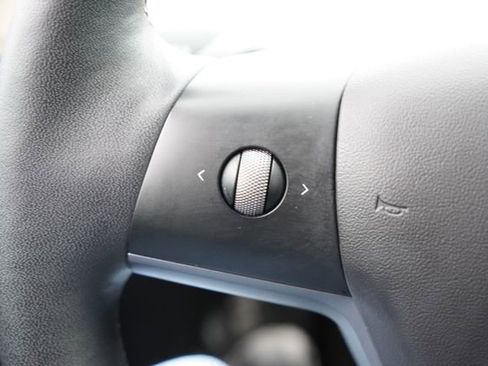 Used 2022 Tesla Model Y Performance image 38