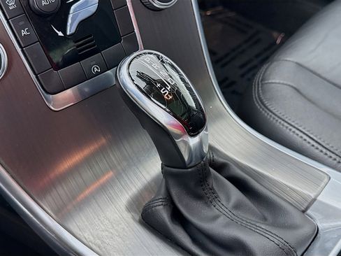 Used 2016 Volvo XC60 T6 image 18