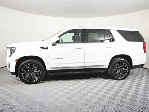 Used 2024 GMC Yukon SLT image 2