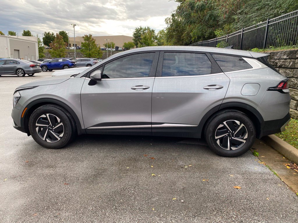 Used 2025 Kia Sportage LX FWD image 4