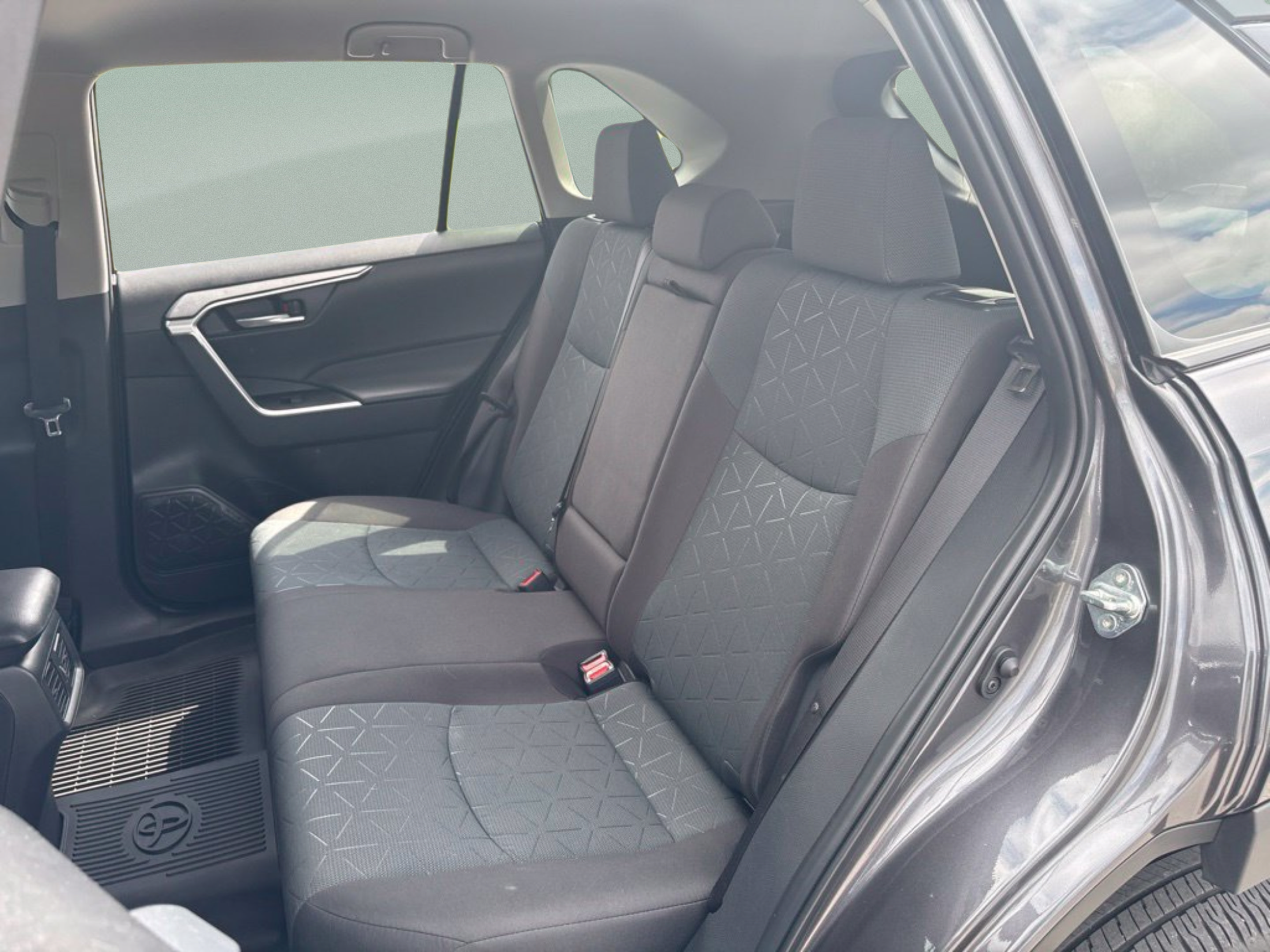 Used 2025 Toyota RAV4 XLE FWD image 22