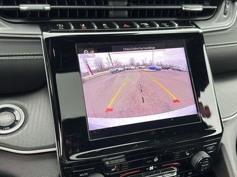 Used 2023 Jeep Grand Cherokee L Laredo image 17