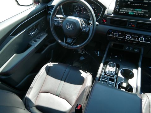 Certified 2025 Honda Pilot Black Edition image 9