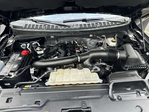 Certified 2025 Lincoln Navigator Reserve AWD/4WD image 18