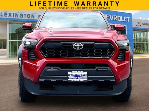 Used 2025 Toyota Tacoma TRD Off-Road AWD/4WD image 3