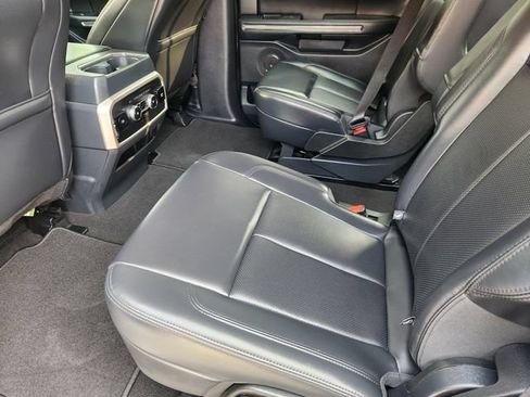 Used 2024 Ford Expedition XLT RWD image 28