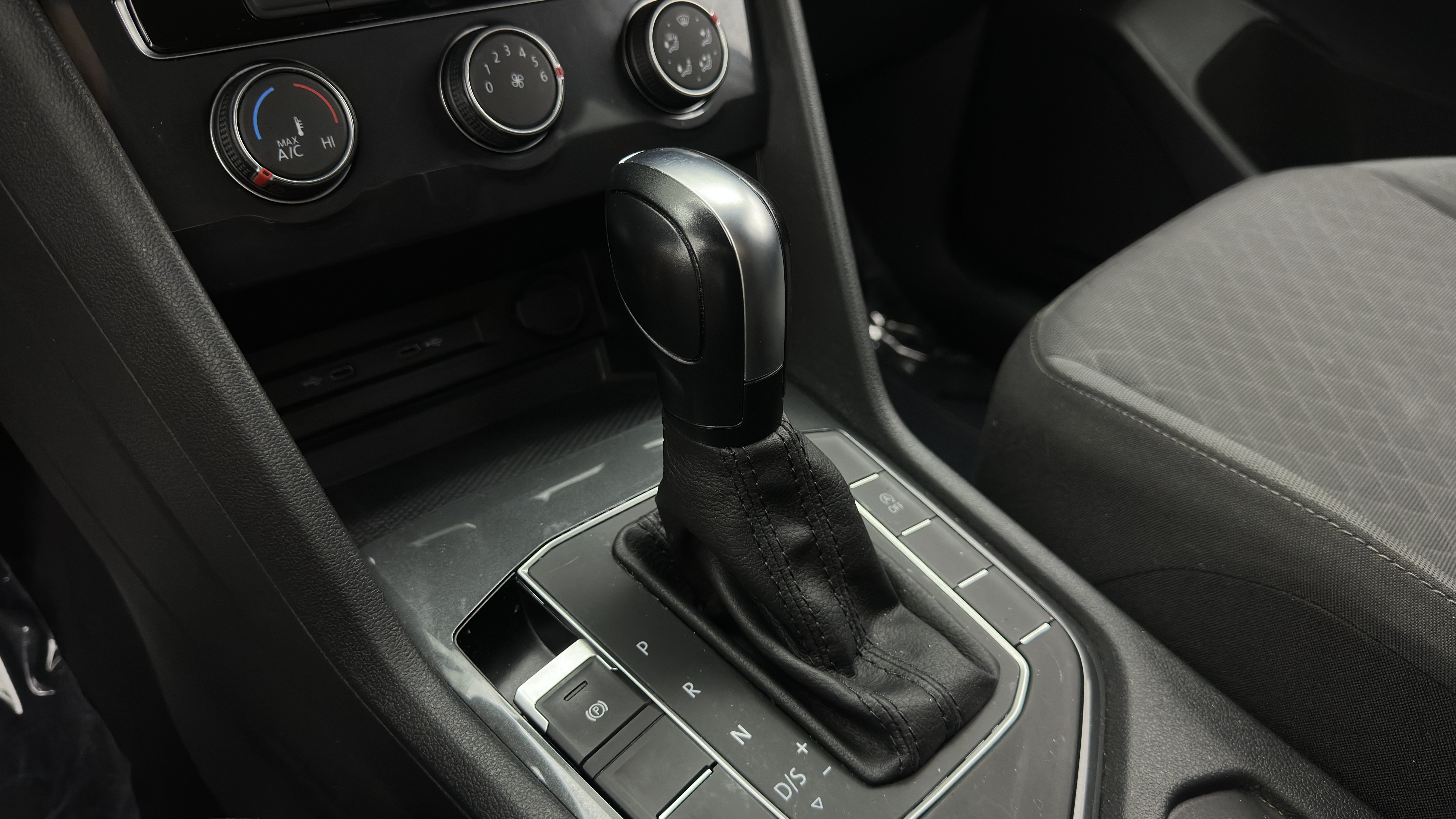 Used 2020 Volkswagen Tiguan S FWD image 15
