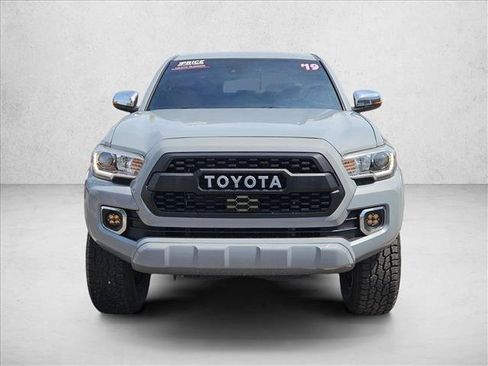 Used 2019 Toyota Tacoma Limited AWD/4WD image 2