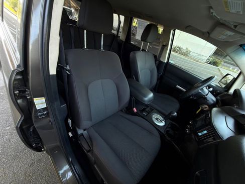 Used 2011 Mitsubishi Endeavor LS AWD/4WD image 27