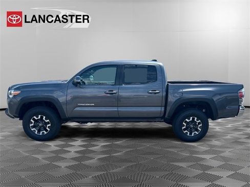Certified 2022 Toyota Tacoma TRD Off-Road image 2