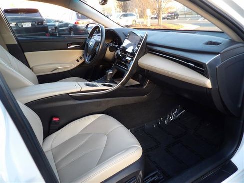 Used 2021 Toyota Avalon XLE w/ Moonroof Package image 9