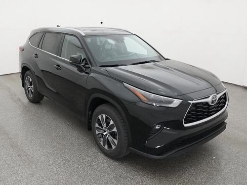 New 2026 Toyota Highlander XLE image 13
