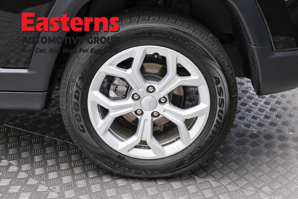 Used 2024 Jeep Compass Latitude AWD/4WD image 10
