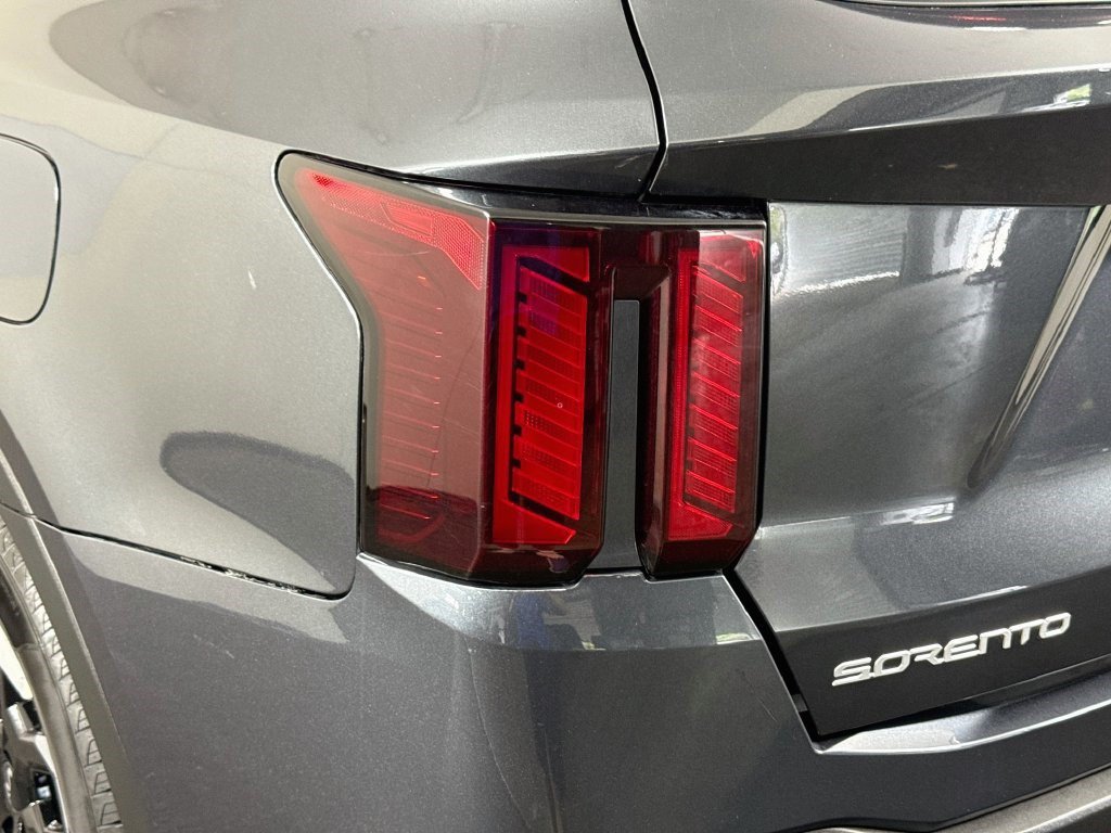 Used 2024 Kia Sorento S AWD/4WD image 35