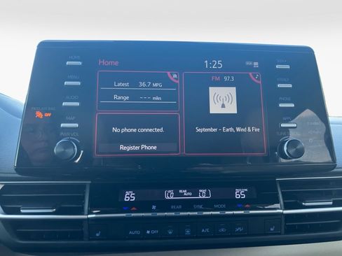 Used 2021 Toyota Sienna XLE image 20