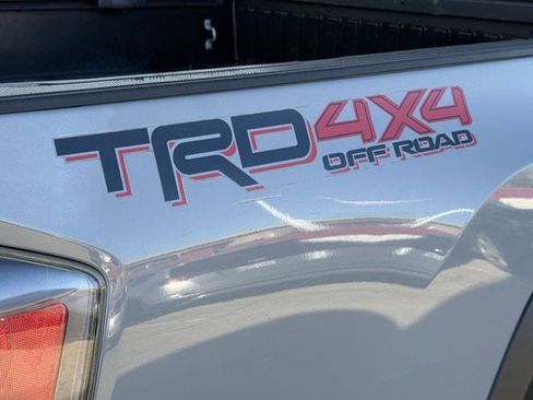 Used 2020 Toyota Tacoma TRD Off-Road AWD/4WD image 8