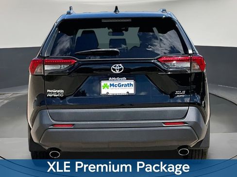 Used 2019 Toyota RAV4 XLE Premium w/ Cold Weather Package AWD/4WD image 5