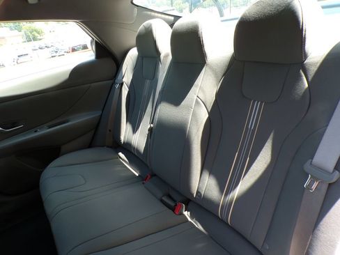 Used 2025 Hyundai Elantra Sport FWD image 15