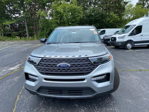 Used 2024 Ford Explorer XLT w/ Equipment Group 202A AWD/4WD image 6