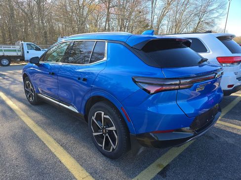 Used 2024 Chevrolet Equinox EV LT w/ LPO, Active Package AWD/4WD image 4