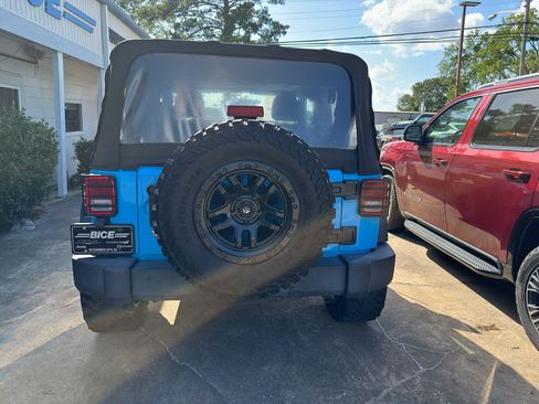 Used 2018 Jeep Wrangler Sport AWD/4WD image 4